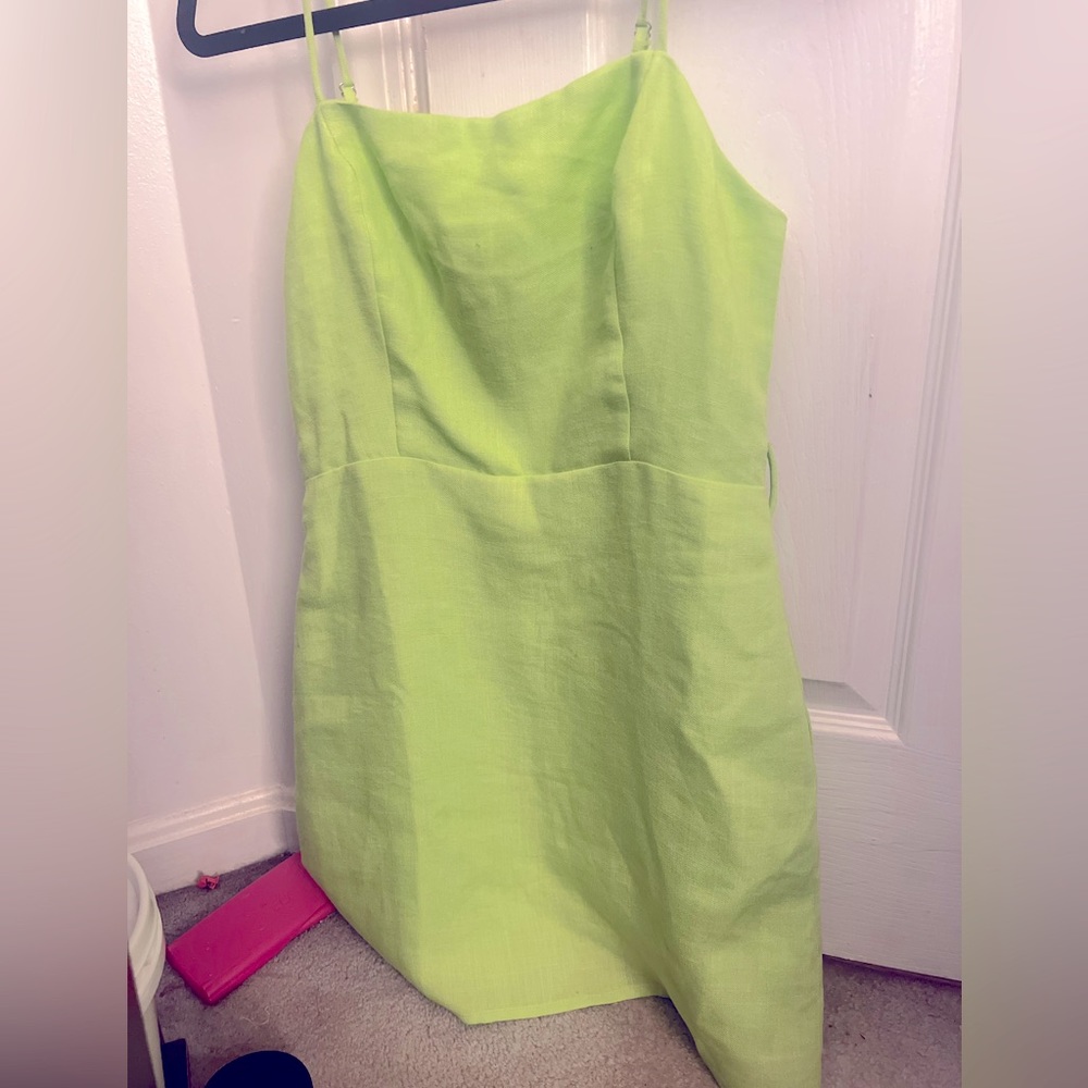 Like green mini dress size SMALL. Never been worn but missing the belt.